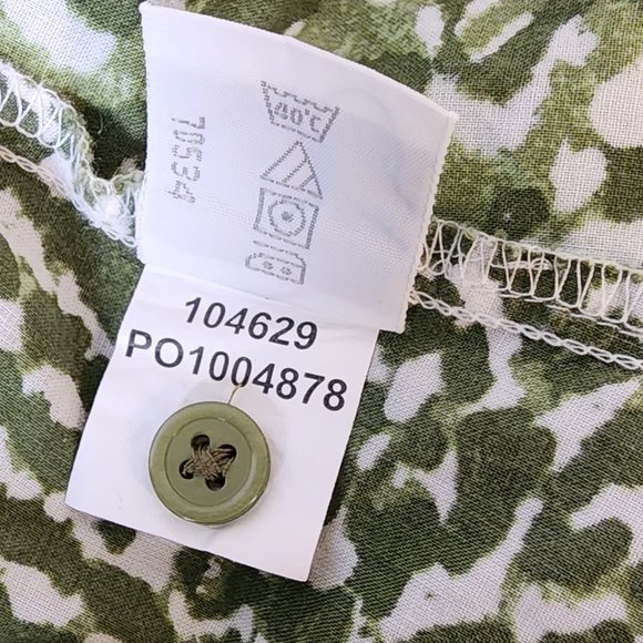 Nearly New Foxcroft size 14 petite Green and White Cotton Animal Print Blouse - Picture 12 of 16